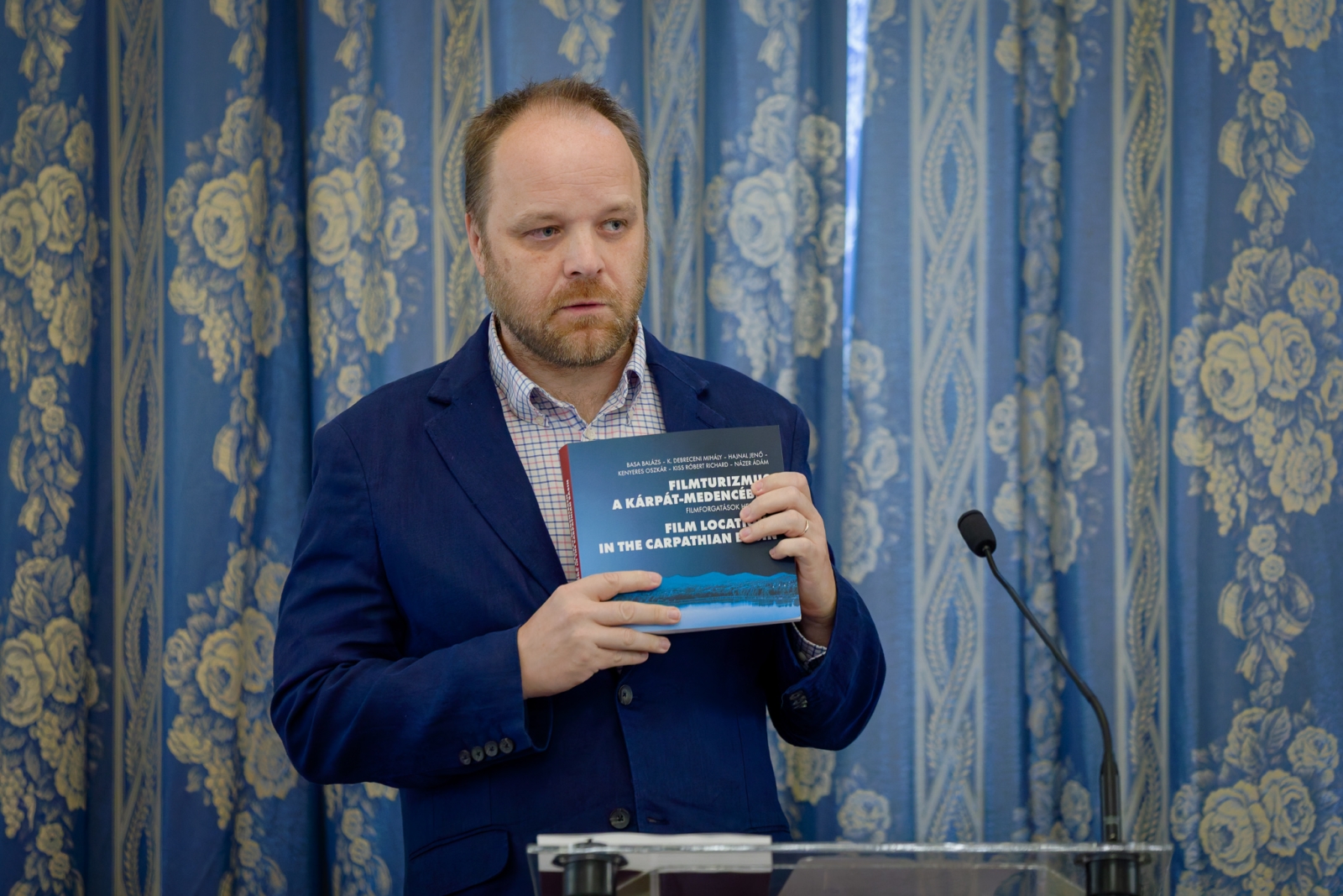 Názer Ádám a könyvbemutatón