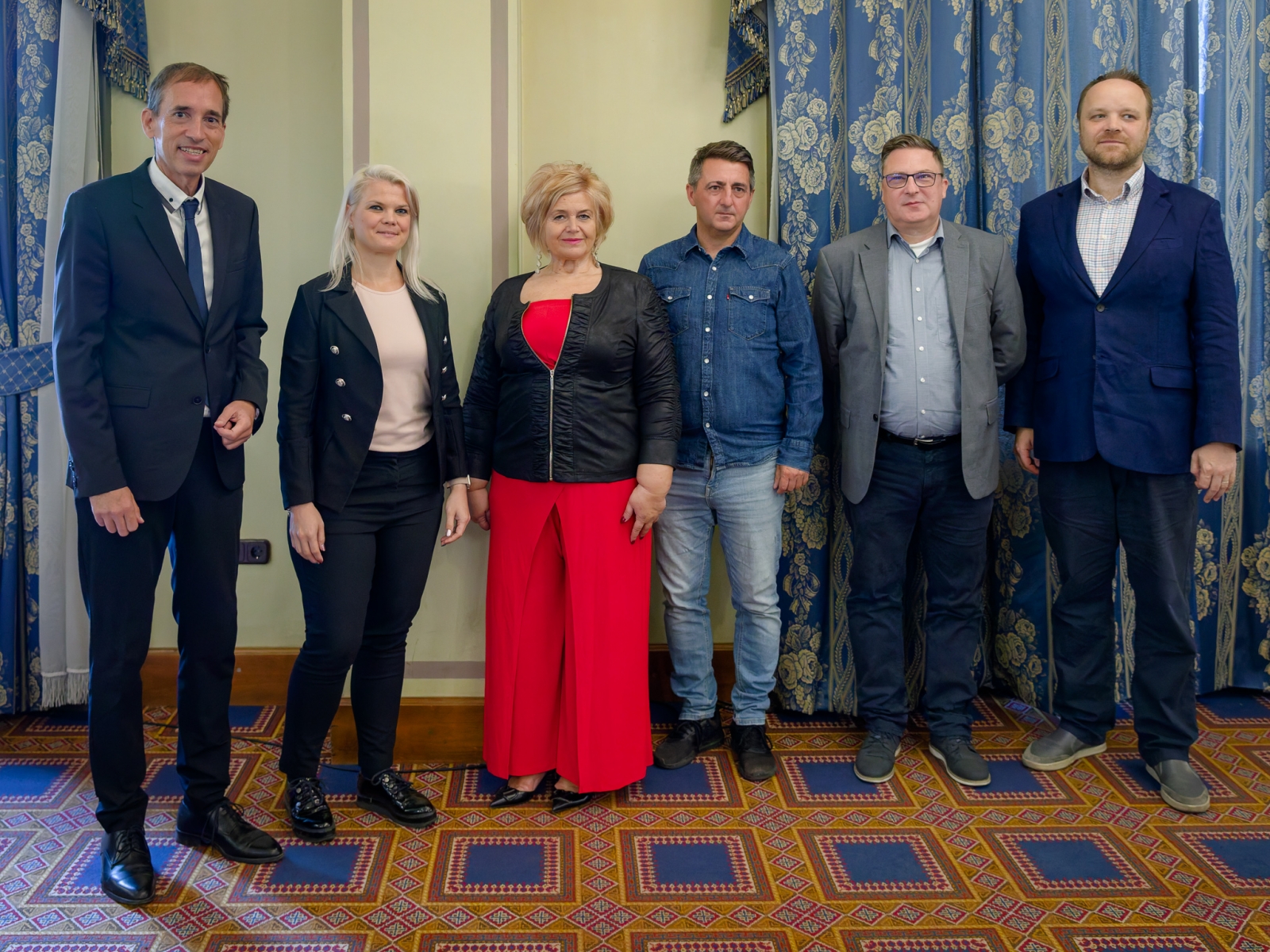 A kötet szerkesztői és szerzői